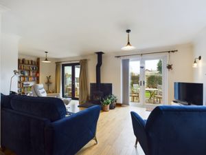 Living/dining room- click for photo gallery